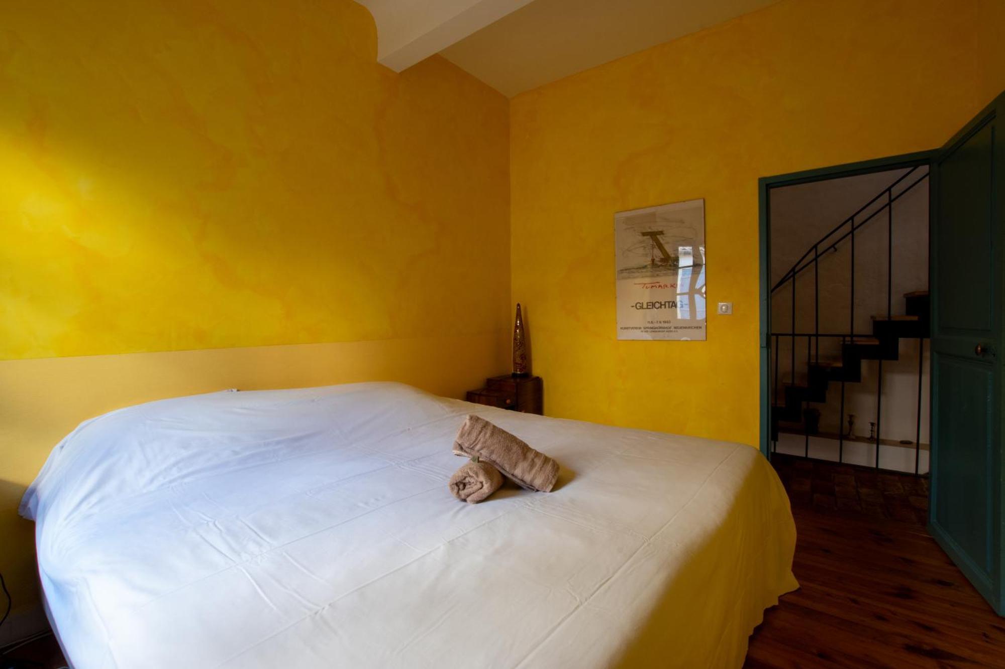 La maison de l'écrivain vacances-arles camargue Extérieur photo